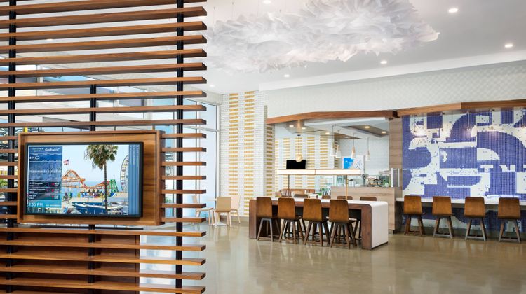 Courtyard Santa Monica Lobby