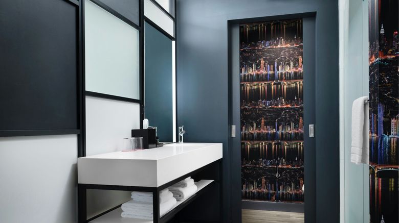 <b>Aloft Waukee Room</b>. Images powered by <a href="https://www.leonardoworldwide.com/" title="Leonardo Worldwide" target="_blank">Leonardo</a>.