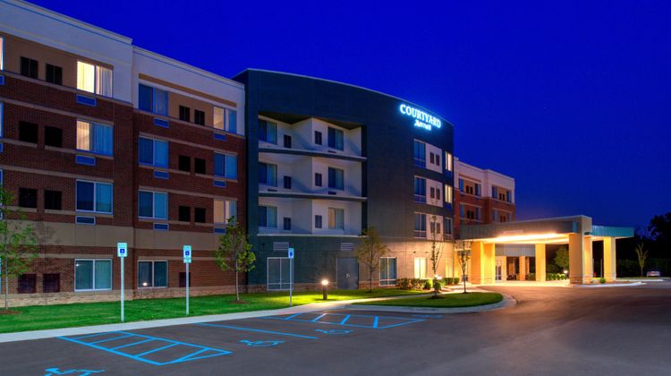 Courtyard Detroit Farmington Hills Exterior