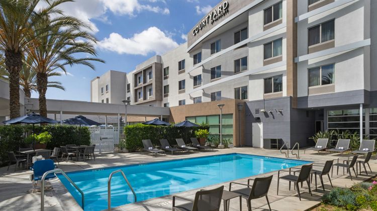Courtyard Long Beach Airport Pool