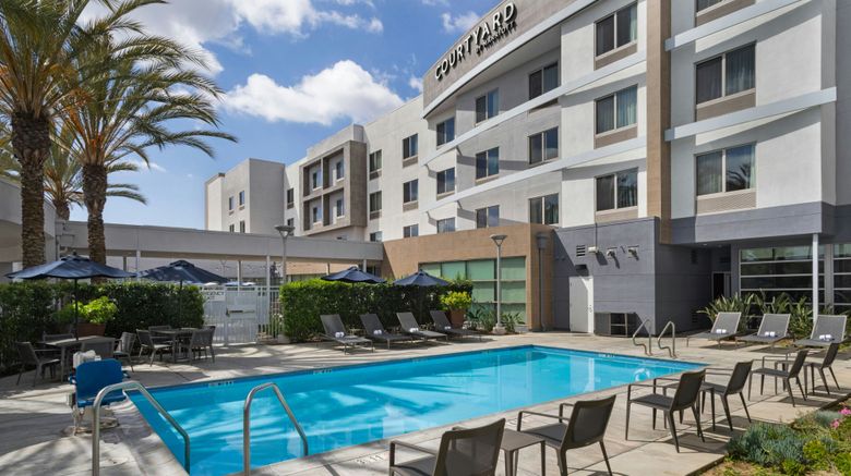 <b>Courtyard Long Beach Airport Pool</b>. Images powered by <a href="https://www.leonardoworldwide.com/" title="Leonardo Worldwide" target="_blank">Leonardo</a>.