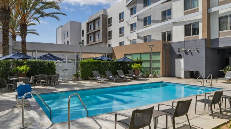 Courtyard Long Beach Airport Pool