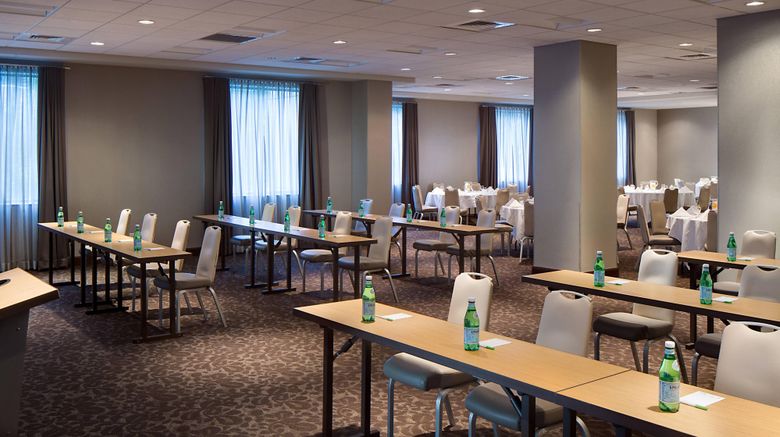 <b>Courtyard Grand Rapids Downtown Meeting</b>. Images powered by <a href="https://www.leonardoworldwide.com/" title="Leonardo Worldwide" target="_blank">Leonardo</a>.