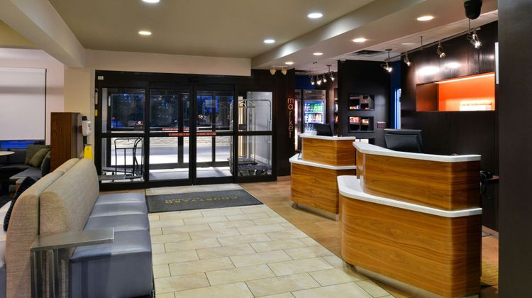 Courtyard Detroit Utica Lobby