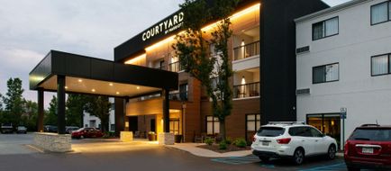 Courtyard Detroit Utica Exterior