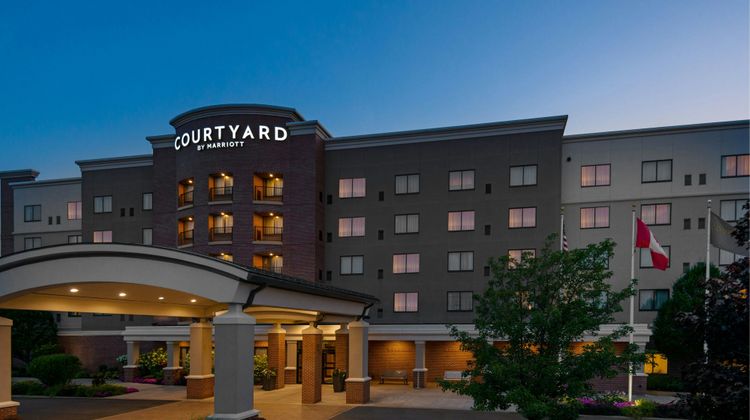 Courtyard Buffalo Airport Exterior
