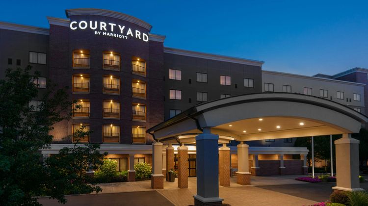 Courtyard Buffalo Airport Exterior