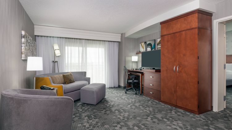 Courtyard Buffalo Airport Room