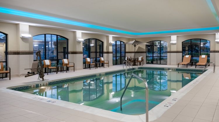 Courtyard Buffalo Airport Pool