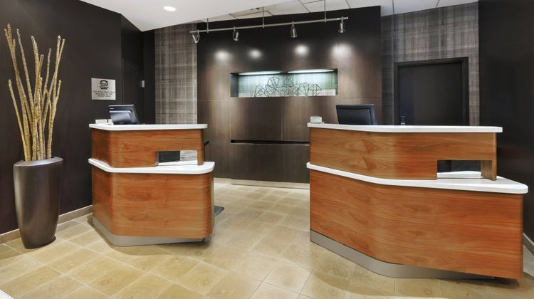 Courtyard by Marriott Meadowlands Lobby