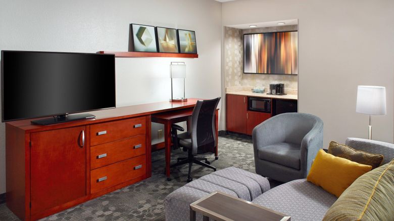 <b>Courtyard by Marriott Greensboro Room</b>. Images powered by <a href="https://www.leonardoworldwide.com/" title="Leonardo Worldwide" target="_blank">Leonardo</a>.