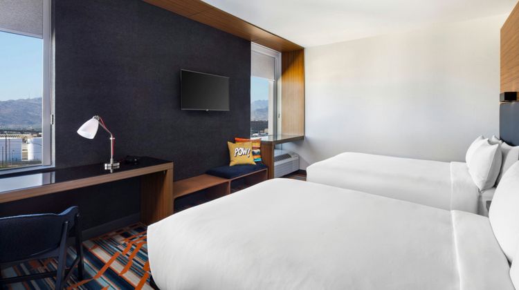 Aloft Phoenix Airport Room