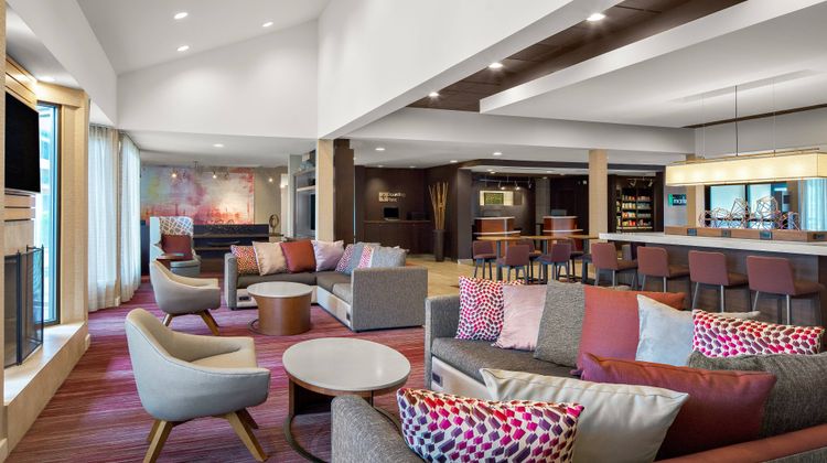 Courtyard by Marriott Pittsburgh Airport Lobby