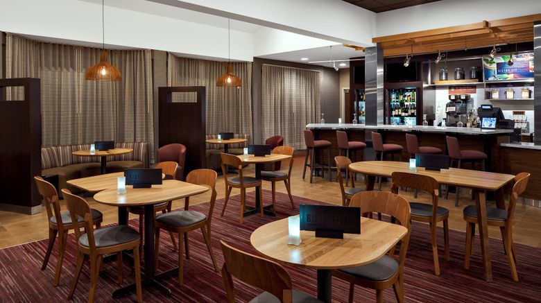 <b>Courtyard by Marriott Pittsburgh Airport Restaurant</b>. Images powered by <a href="https://www.leonardoworldwide.com/" title="Leonardo Worldwide" target="_blank">Leonardo</a>.