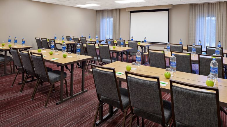 <b>Courtyard by Marriott Pittsburgh Airport Meeting</b>. Images powered by <a href="https://www.leonardoworldwide.com/" title="Leonardo Worldwide" target="_blank">Leonardo</a>.