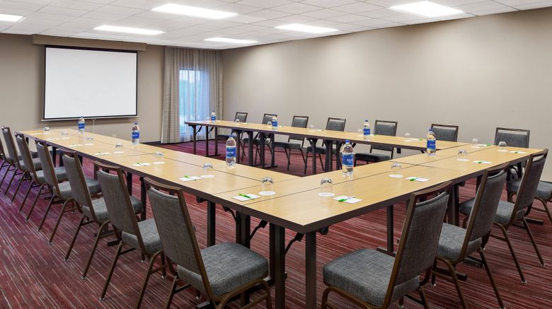 <b>Courtyard by Marriott Pittsburgh Airport Meeting</b>. Images powered by <a href="https://www.leonardoworldwide.com/" title="Leonardo Worldwide" target="_blank">Leonardo</a>.