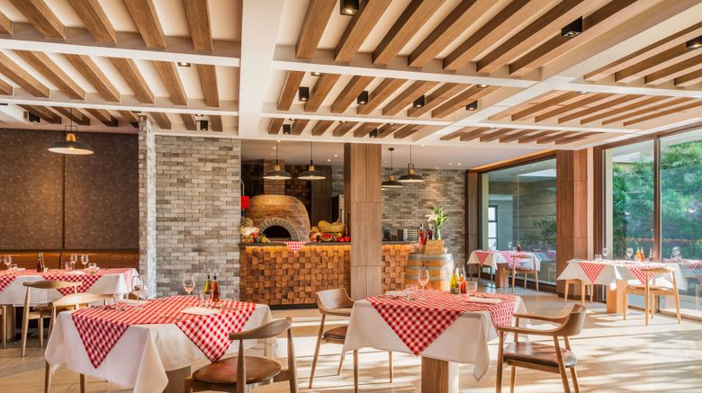 <b>Le Meridien Khao Lak Resort & Spa Restaurant</b>. Images powered by <a href="https://www.leonardoworldwide.com/" title="Leonardo Worldwide" target="_blank">Leonardo</a>.