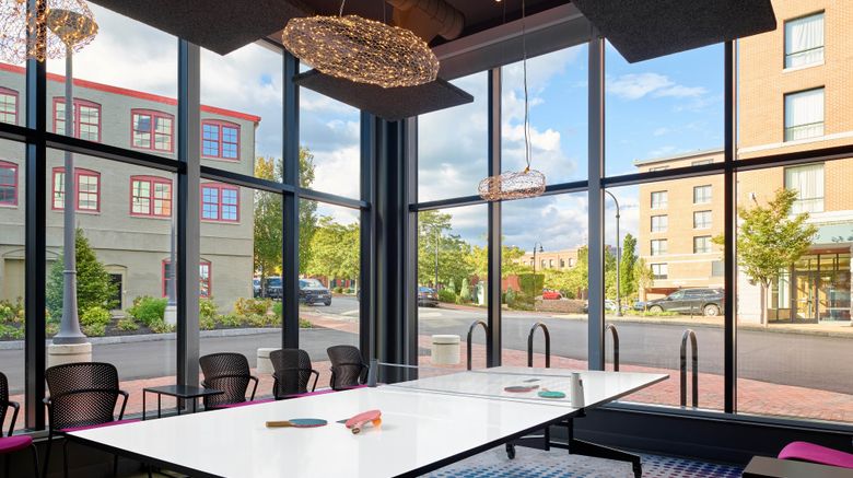 <b>Aloft Portland Downtown Waterfront Meeting</b>. Images powered by <a href="https://www.leonardoworldwide.com/" title="Leonardo Worldwide" target="_blank">Leonardo</a>.