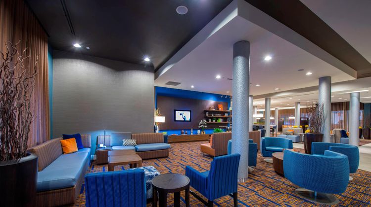 Courtyard Columbus Lobby