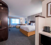 Courtyard Columbus Room