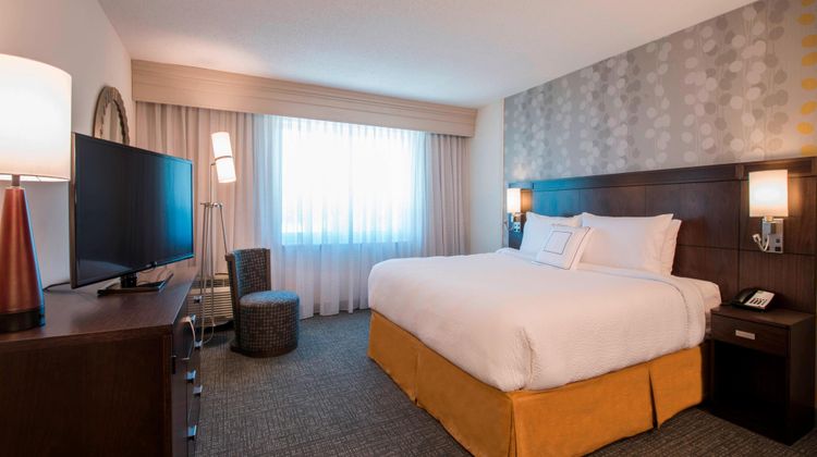Courtyard Columbus Room