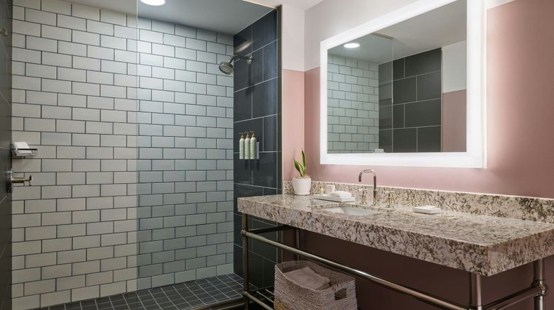 <b>Renaissance Saint Elm Dallas Downtown Room</b>. Images powered by <a href="https://www.leonardoworldwide.com/" title="Leonardo Worldwide" target="_blank">Leonardo</a>.