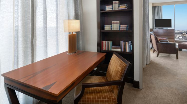 Renaissance Dallas North Hotel Suite