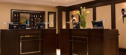 Renaissance Hamburg Hotel Lobby