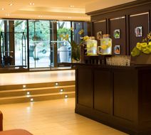 Renaissance Hamburg Hotel Lobby