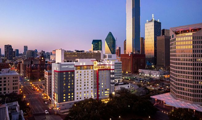 Courtyard Dallas Downtown/Reunion Dist Exterior