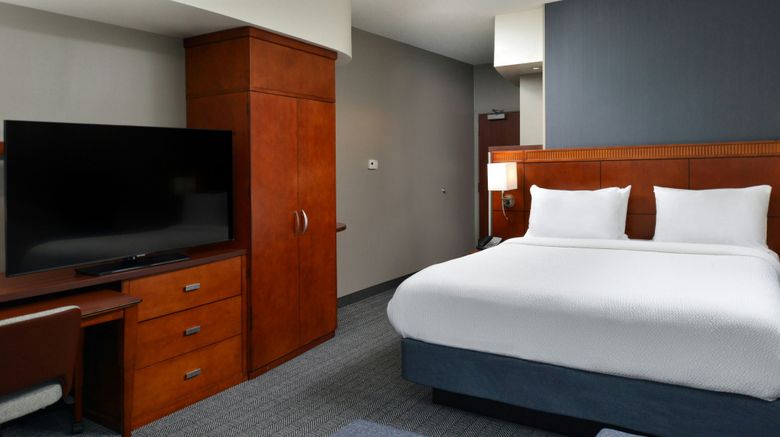 <b>Courtyard by Marriott Harrisburg Hershey Room</b>. Images powered by <a href="https://www.leonardoworldwide.com/" title="Leonardo Worldwide" target="_blank">Leonardo</a>.