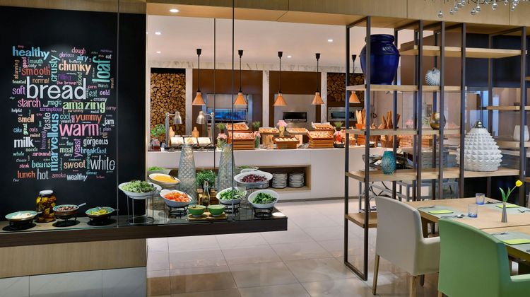 Al Habtoor Grand Resort, Autograph Coll Restaurant