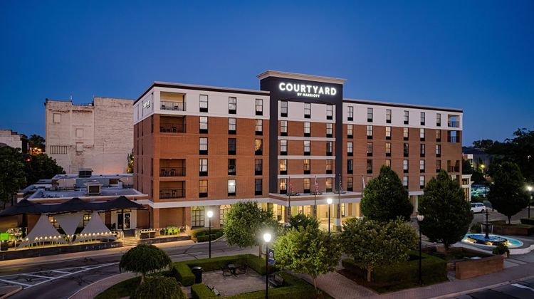 Courtyard Springfield Downtown Exterior