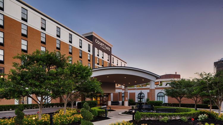 Courtyard Springfield Downtown Exterior