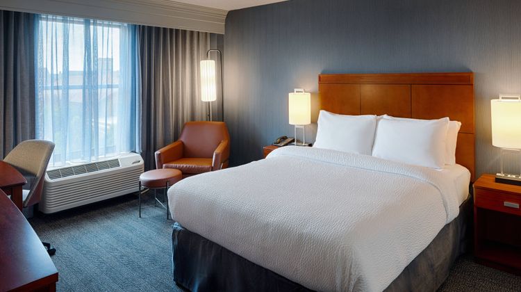 Courtyard Springfield Downtown Suite
