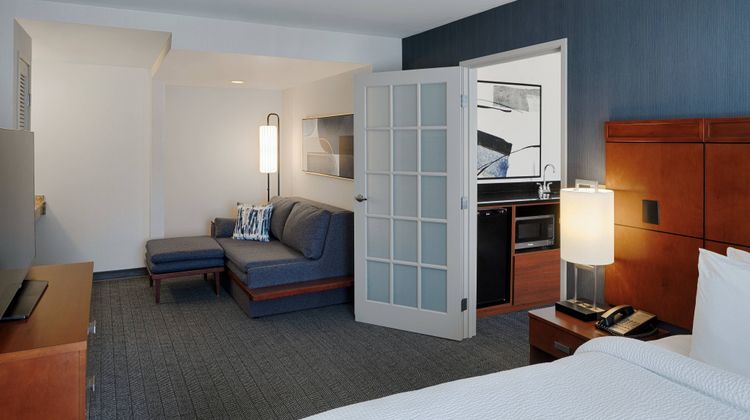 Courtyard Springfield Downtown Suite