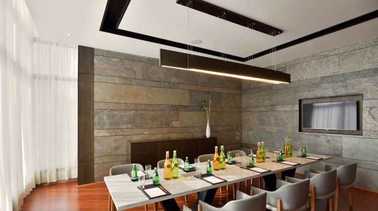 Courtyard by Marriott Gurugram Downtown Restaurant