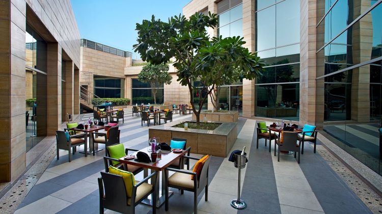 Courtyard by Marriott Gurugram Downtown Restaurant