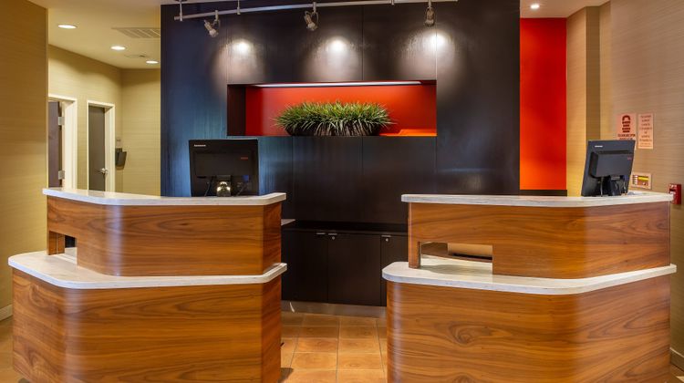 Courtyard by Marriott Lexington Airport Lobby