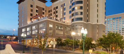 Courtyard Downtown Convention Center Exterior