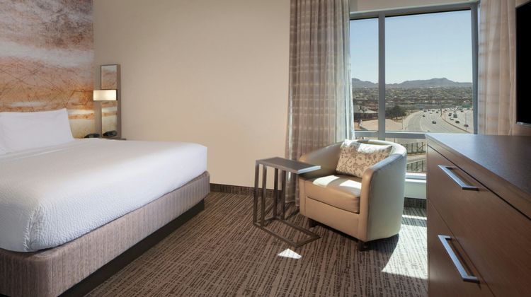 Courtyard Downtown Convention Center Room