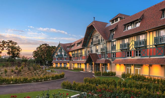 Renaissance Paris Hippodrome de St Cloud Exterior