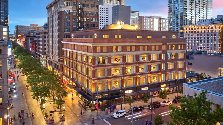 Courtyard Denver Downtown Exterior
