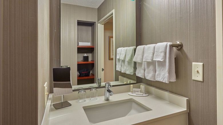 <b>Courtyard by Marriott of Eugene Room</b>. Images powered by <a href="https://www.leonardoworldwide.com/" title="Leonardo Worldwide" target="_blank">Leonardo</a>.