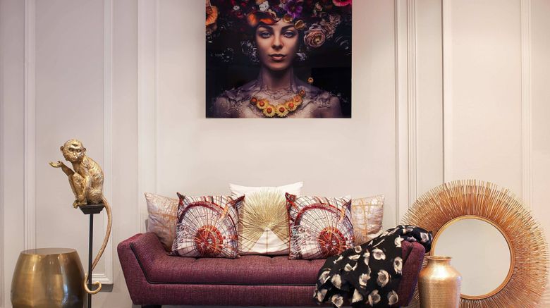 <b>Renaissance Paris La Defense Hotel Lobby</b>. Images powered by <a href="https://www.leonardoworldwide.com/" title="Leonardo Worldwide" target="_blank">Leonardo</a>.
