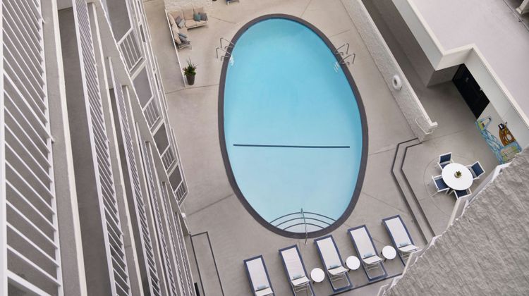 Courtyard Long Beach Downtown Pool