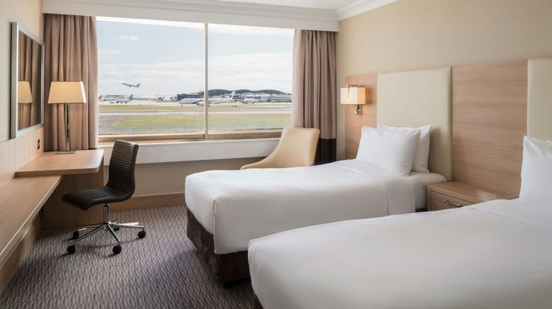 <b>Renaissance London Heathrow Hotel Room</b>. Images powered by <a href="https://www.leonardoworldwide.com/" title="Leonardo Worldwide" target="_blank">Leonardo</a>.