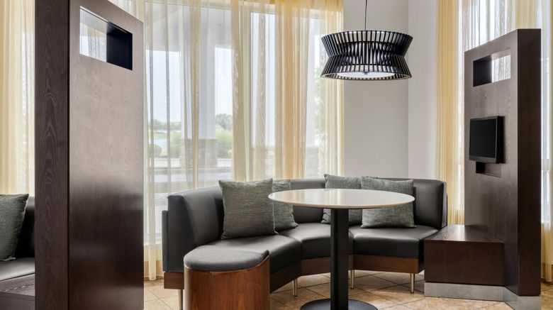 <b>Courtyard by Marriott Evansville East Restaurant</b>. Images powered by <a href="https://www.leonardoworldwide.com/" title="Leonardo Worldwide" target="_blank">Leonardo</a>.