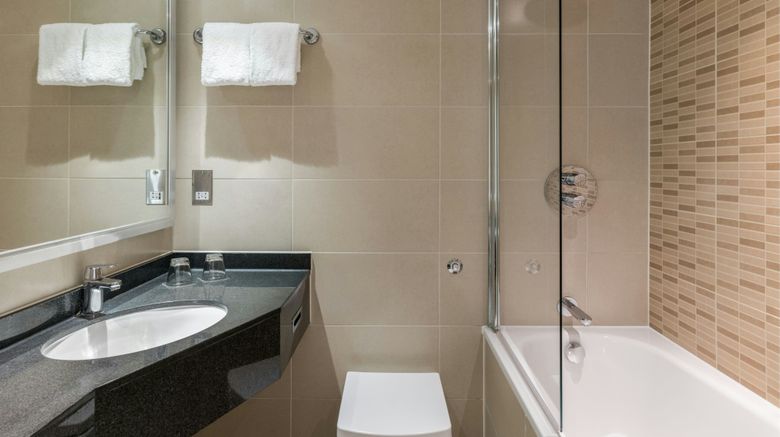 <b>Renaissance London Heathrow Hotel Room</b>. Images powered by <a href="https://www.leonardoworldwide.com/" title="Leonardo Worldwide" target="_blank">Leonardo</a>.