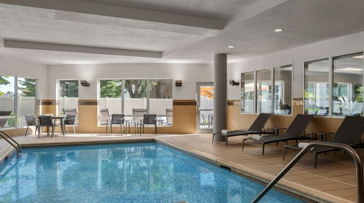 Courtyard by Marriott Evansville East Pool